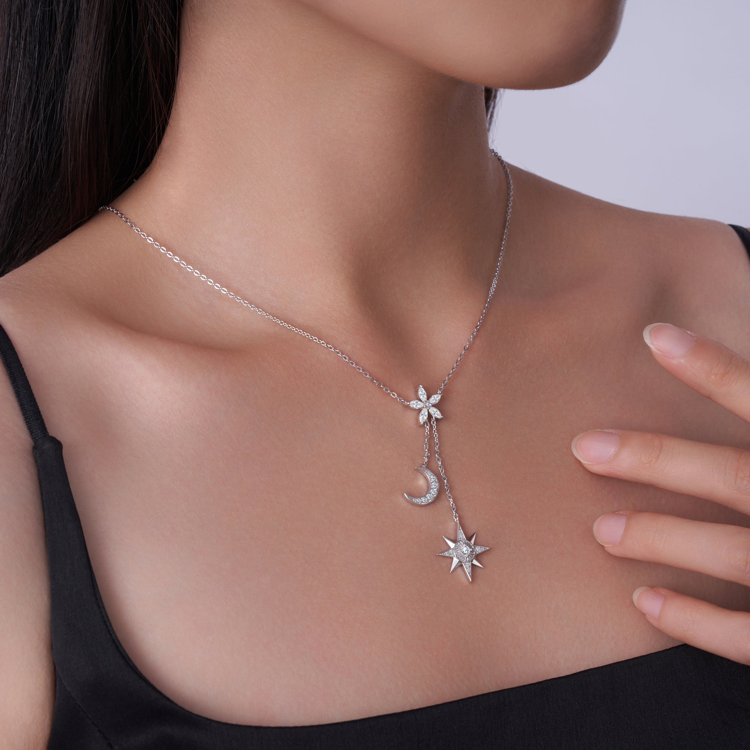 A Luxurious And Fashionable Minimalist Jewelry Pendant Necklace Set With Top-quality Moissanite, Made Of S925 Silver Electroplated With Platinum.